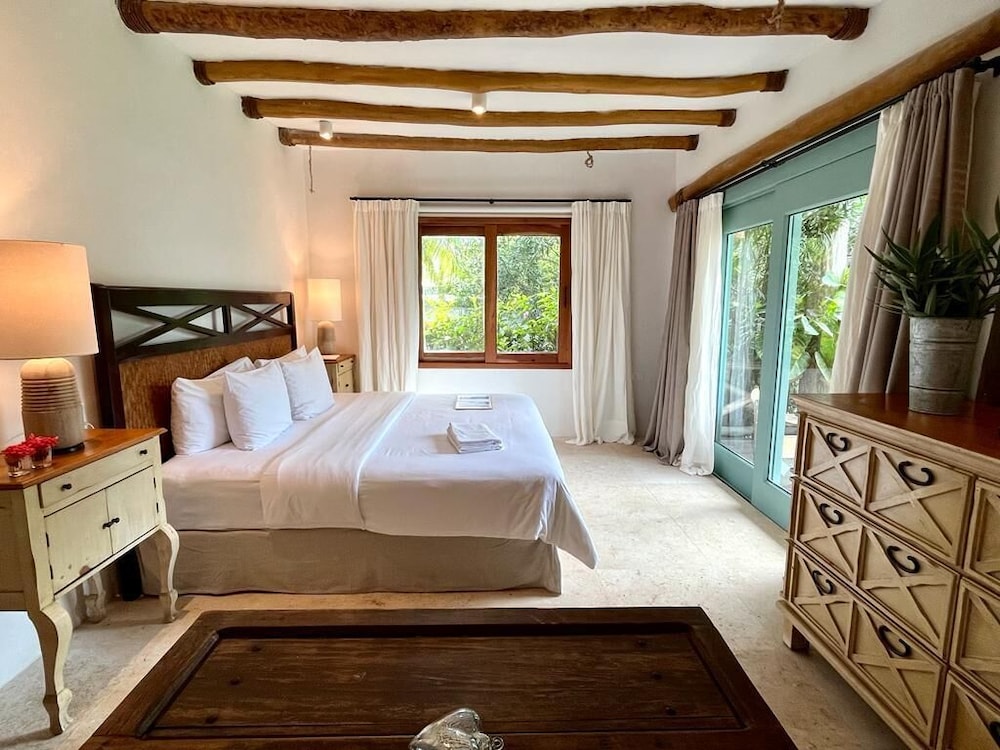 Master Luxury Suite - Photo 1