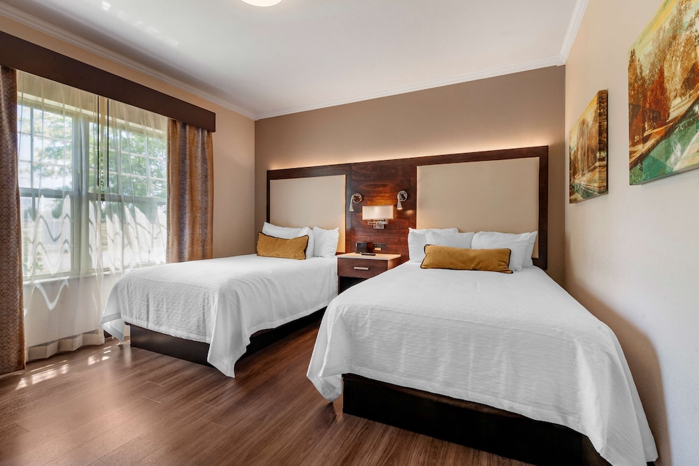 Suite, Multiple Beds, Non Smoking, Refrigerator & Microwave (Living Room;with Sofabed) - Photo 7