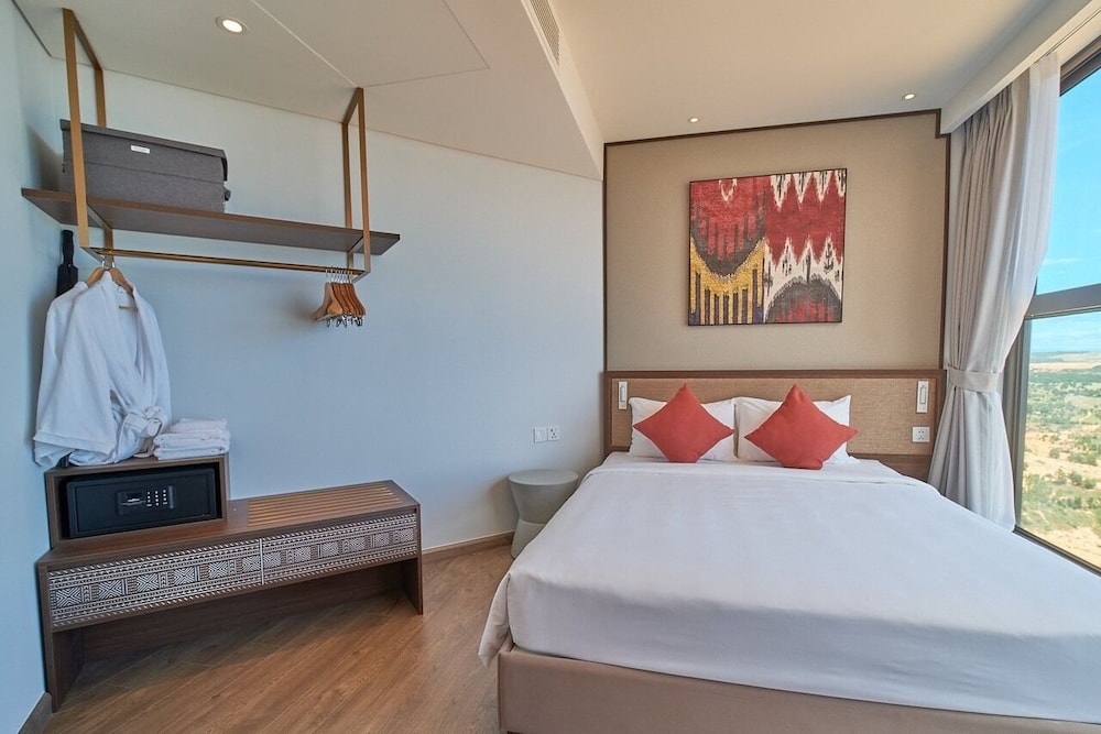 Family Apartment, 2 Bedrooms, Balcony, Partial Ocean View