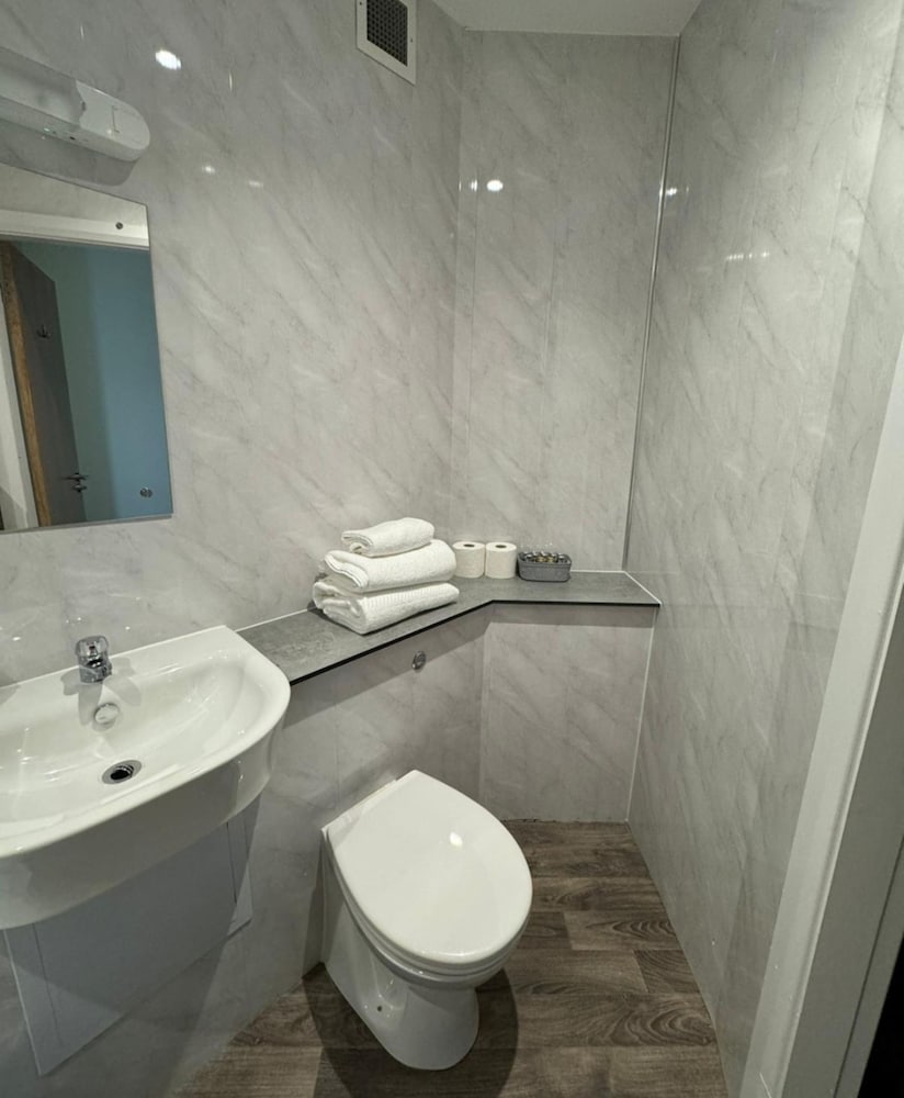 Executive Twin Room - Photo 9