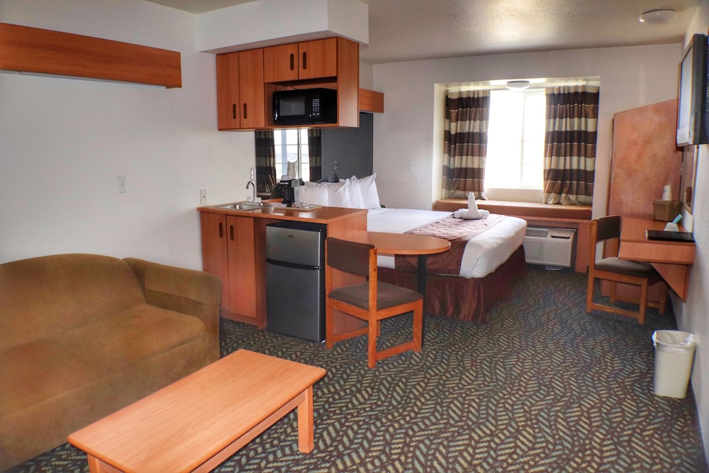 Studio Suite, 1 King Bed, Non Smoking - Photo 7