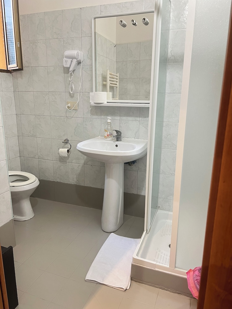 Basic Shared Dormitory, Women only photo 3