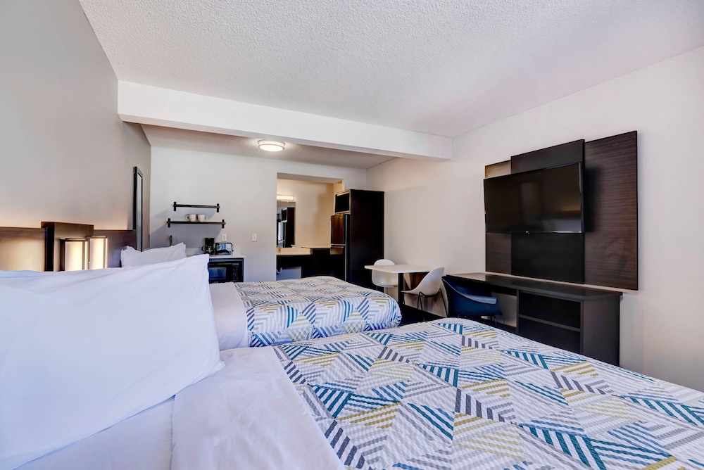 Standard Room, 2 Queen Beds, Accessible, Non Smoking - Photo 2
