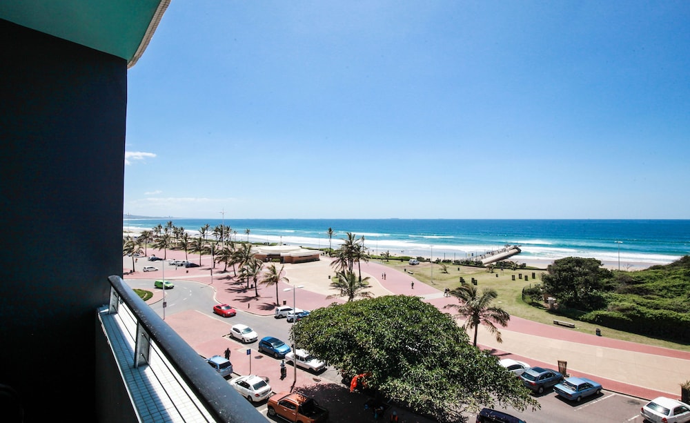 Deluxe King Room – Sea Facing - Photo 7