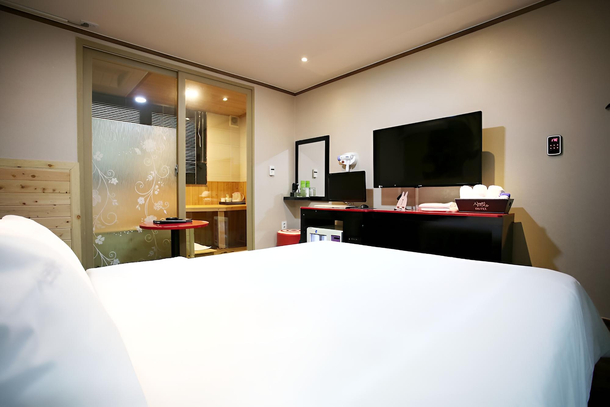 Room (Hinoki Room (Netflix Available)) photo 2