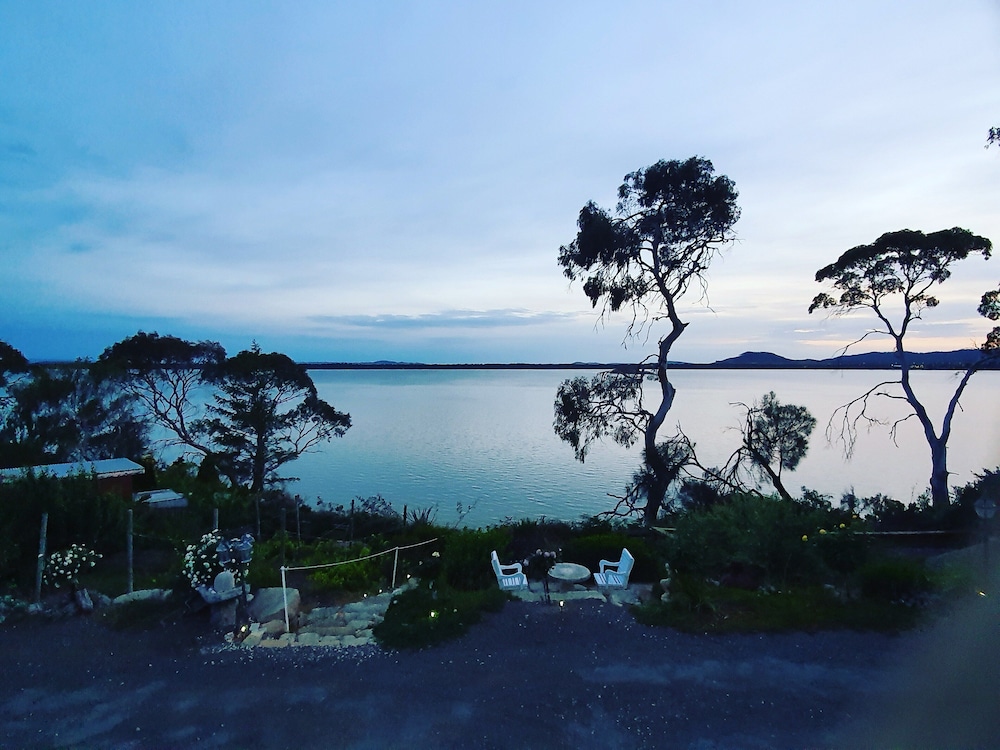 Exclusive Quadruple Room, 1 Bedroom, Kitchenette, Beach View photo 2