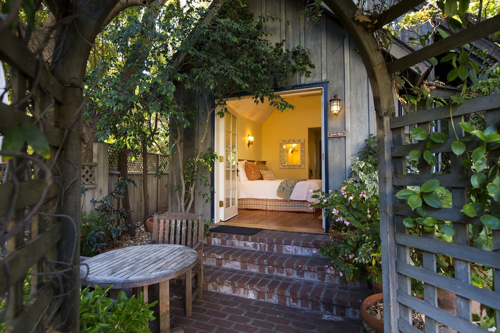 Luxury Bungalow, 1 Queen Bed, Patio, Garden Area (The Garden Room) - Photo 10