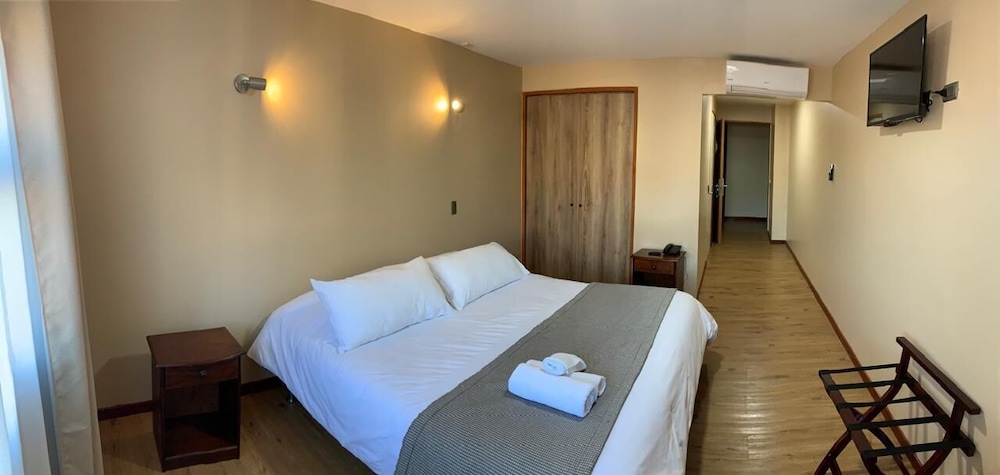 Standard Room, 1 Queen Bed, Mobility Accessible, Non Smoking