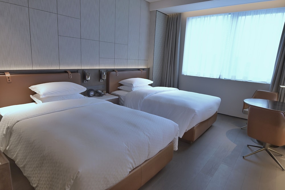 Room, 2 Twin Beds, City View - Photo 3