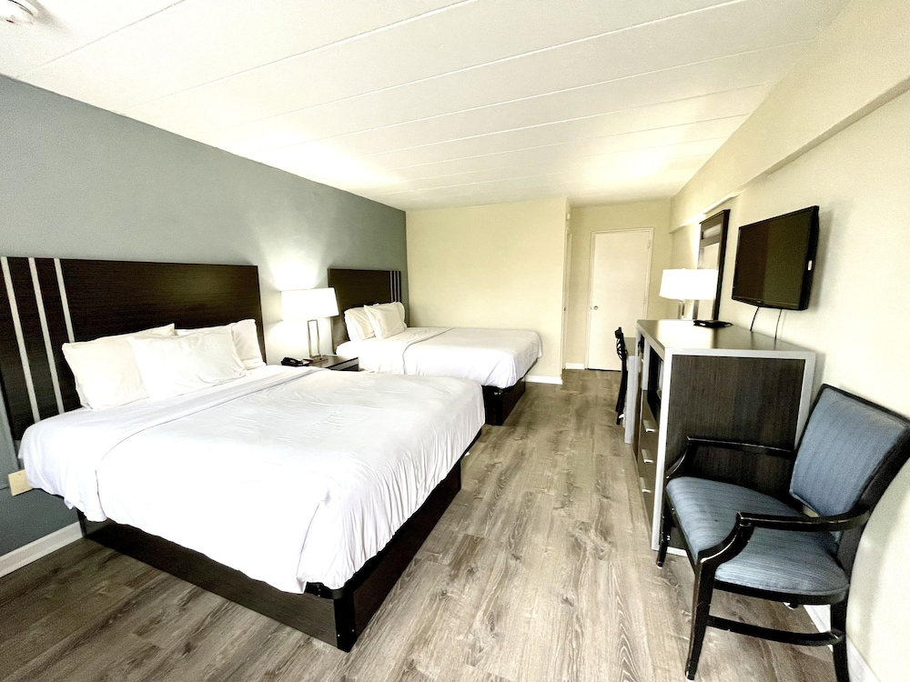 Standard Room, 2 Queen Beds, Non Smoking - Photo 11