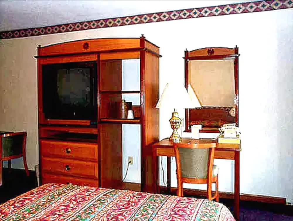 Deluxe king room photo 2