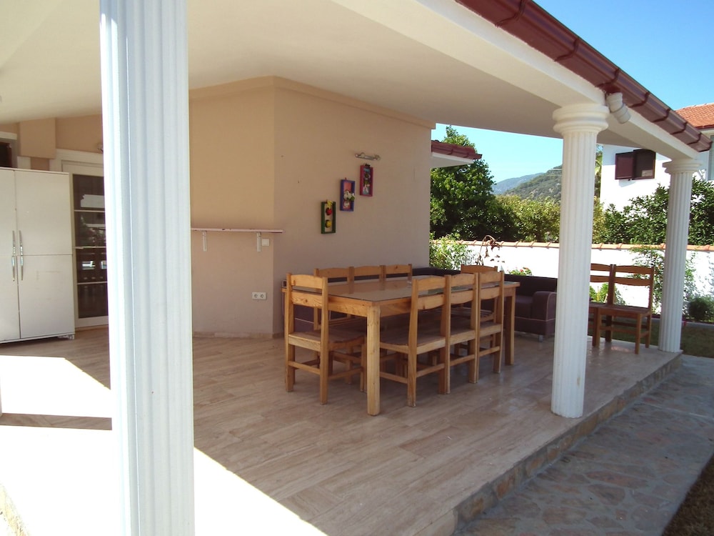 Villa photo 3