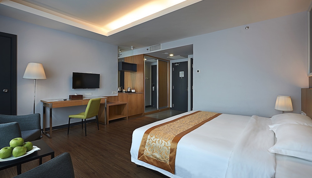 Deluxe Room, 1 King Bed photo 2