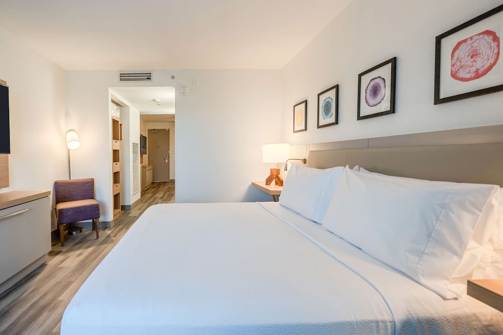 Junior Suite, 1 King Bed with Sofa bed, Non Smoking - Photo 7