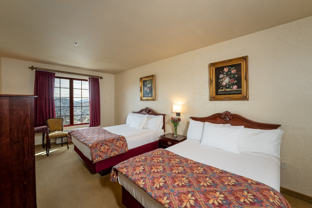 Standard Single Room, 2 Queen Beds photo 1