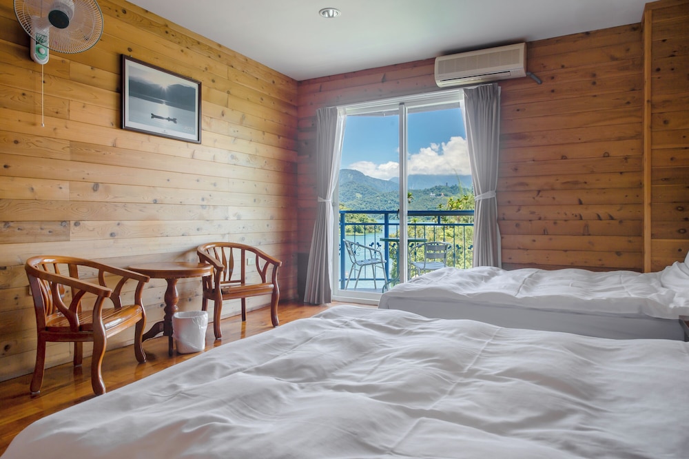 Quadruple Room with Mountain View - Photo 12