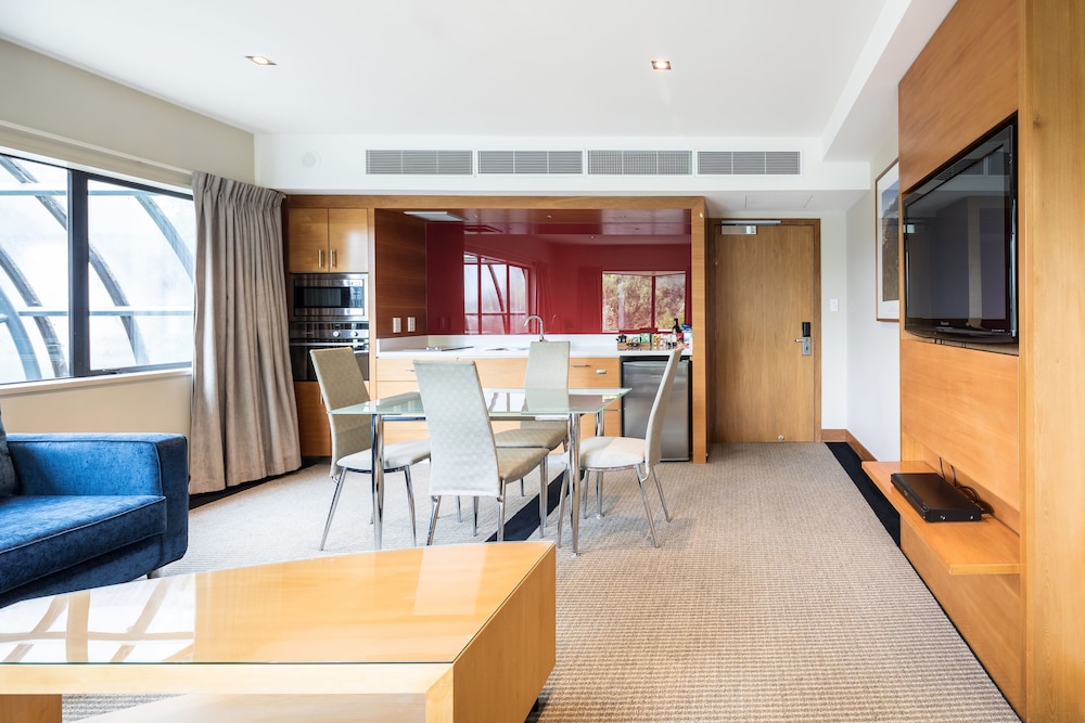 Premium Suite, 1 King Bed, Garden View