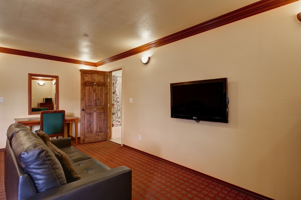 Family Room, Multiple Beds photo 1