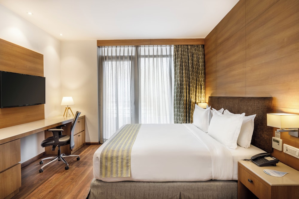 Junior Suite with Balcony - Photo 1