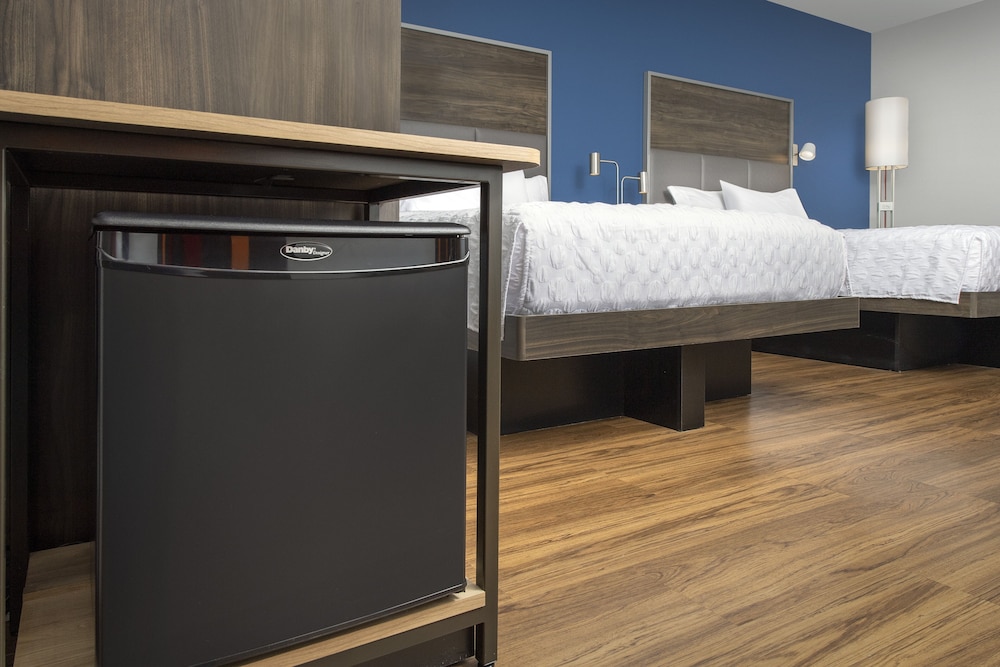Room, 2 Queen Beds, Accessible, Bathtub - Photo 2