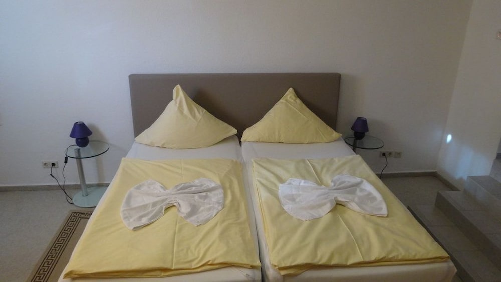 House, 2 Bedrooms photo 1