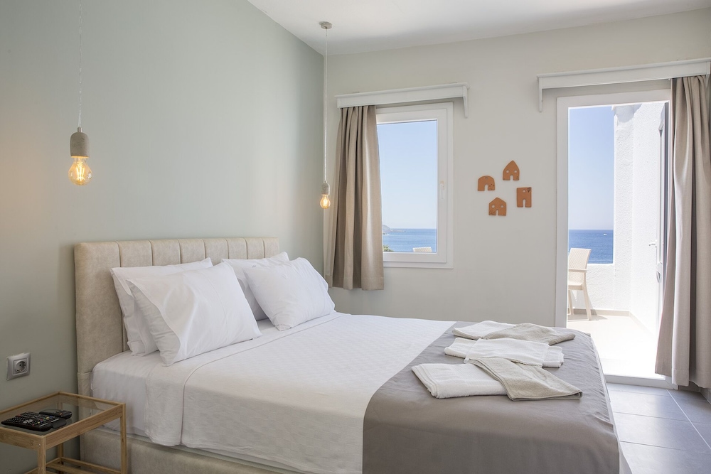 Superior Room, 2 Bedrooms, Balcony, Sea View photo 3