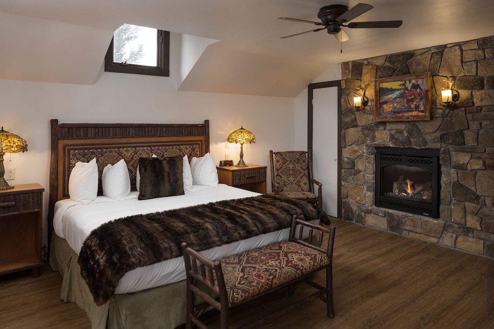 Deluxe Suite, 1 King Bed, Sauna (Adults Only, No River View, Near Road)