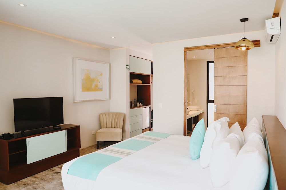 Suite with plunge pool photo 2