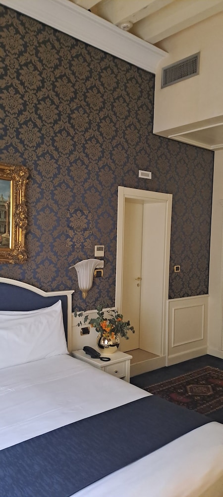Junior Room, Balcony, Canal View photo 2