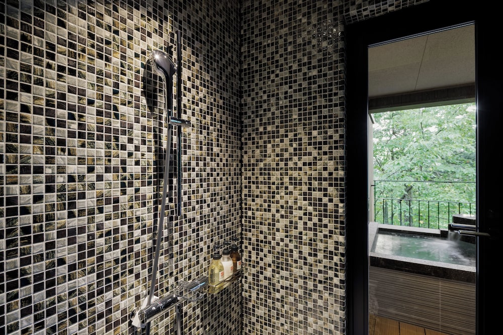 [Garden view] Japanese-Western room with private bath+terrace photo 2
