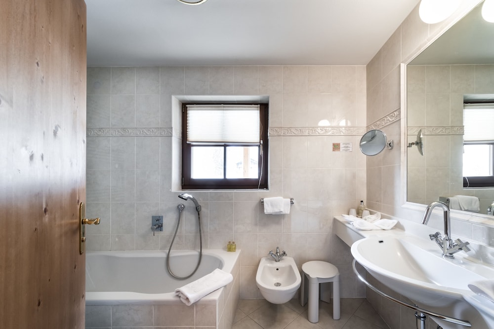Basic Suite photo 3