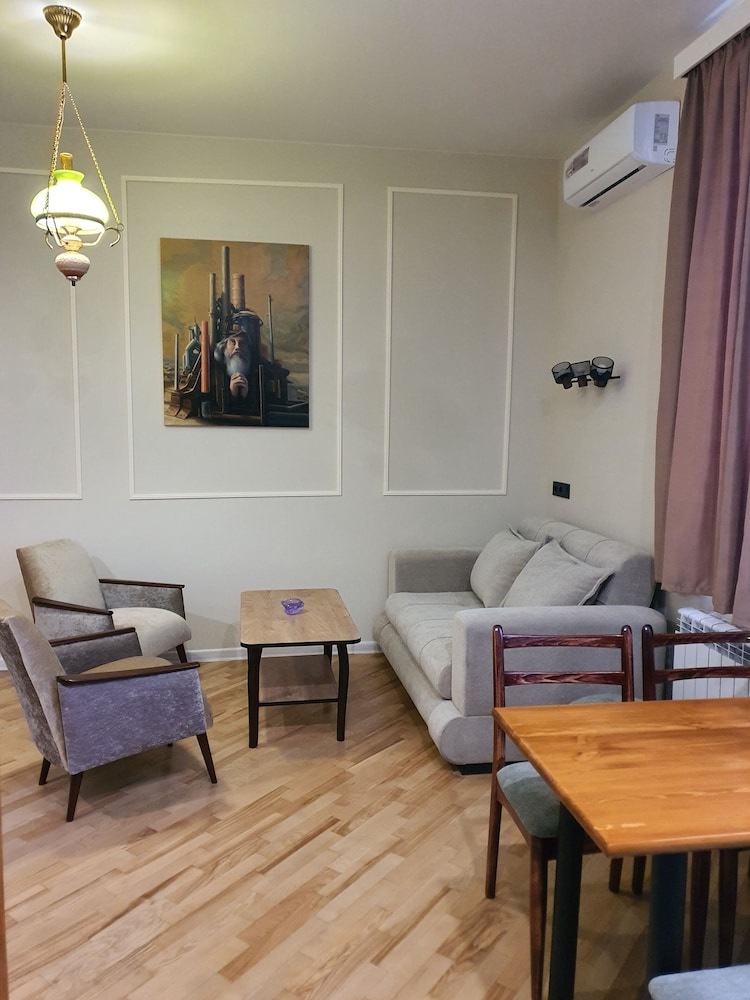 Apartment photo 2