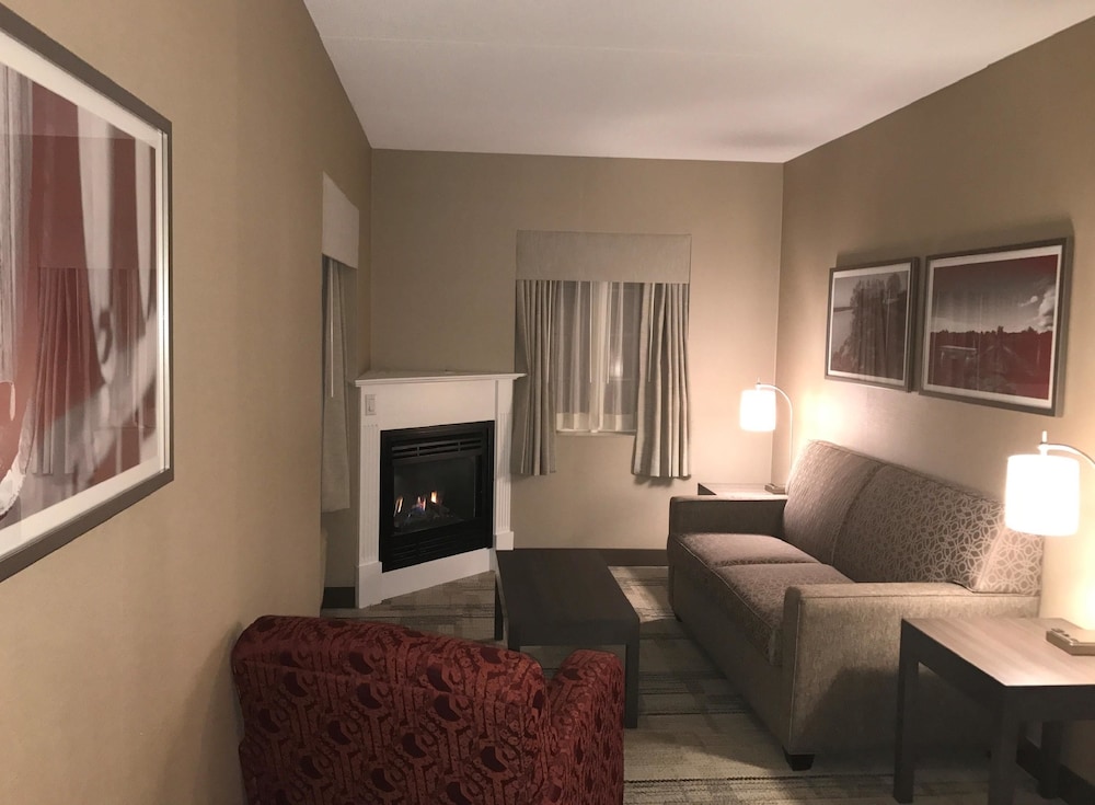 Superior Suite, 1 Queen Bed with Sofa bed, Non Smoking, Jetted Tub (with Sofabed) - Photo 3