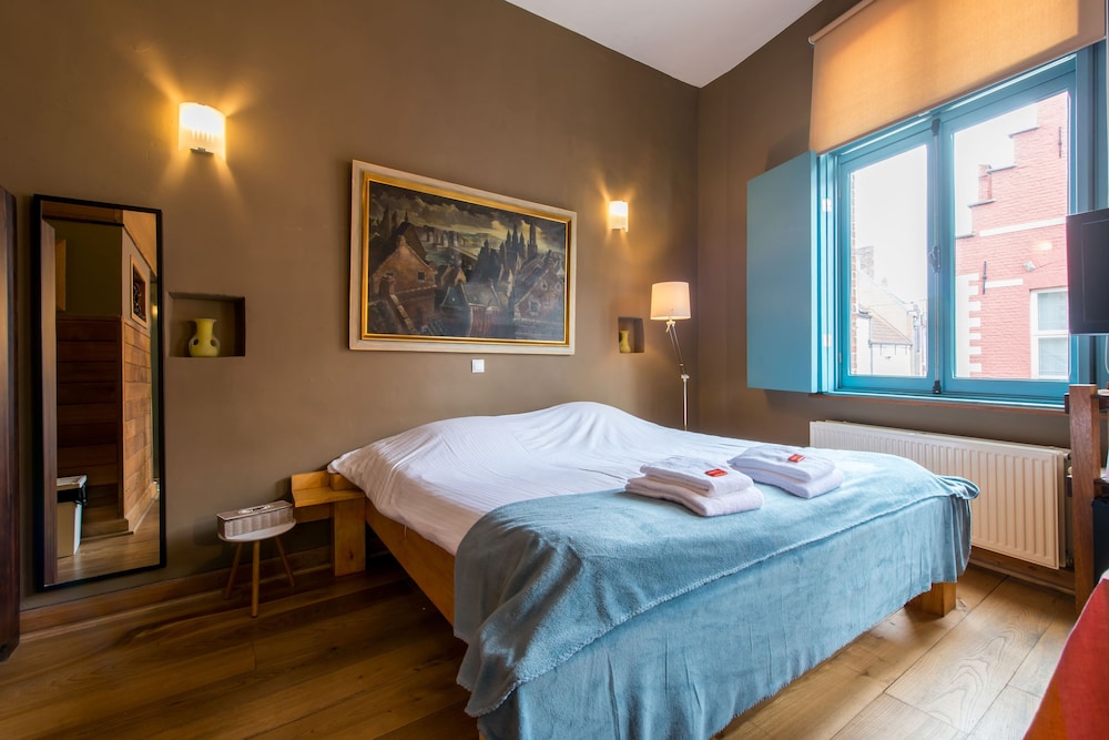 Deluxe Room, 1 Queen Bed, Non Smoking, City View
