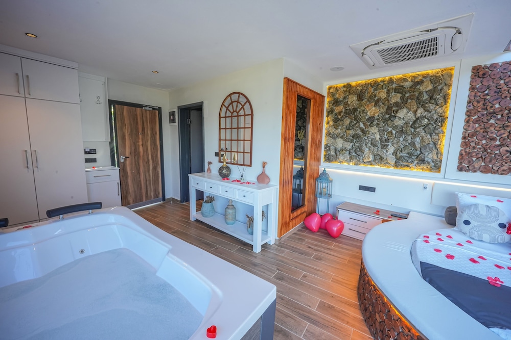 Honeymoon Room