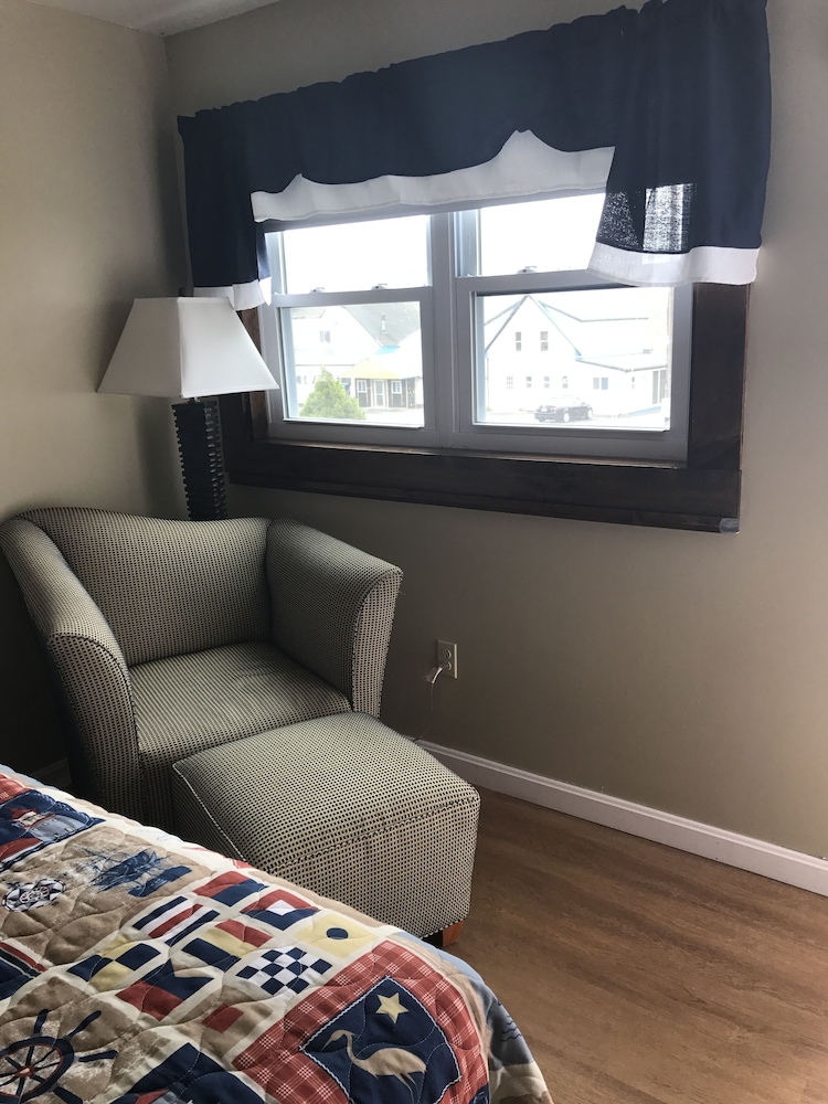 Standard Double Room, 2 Double Beds, Refrigerator & Microwave photo 2