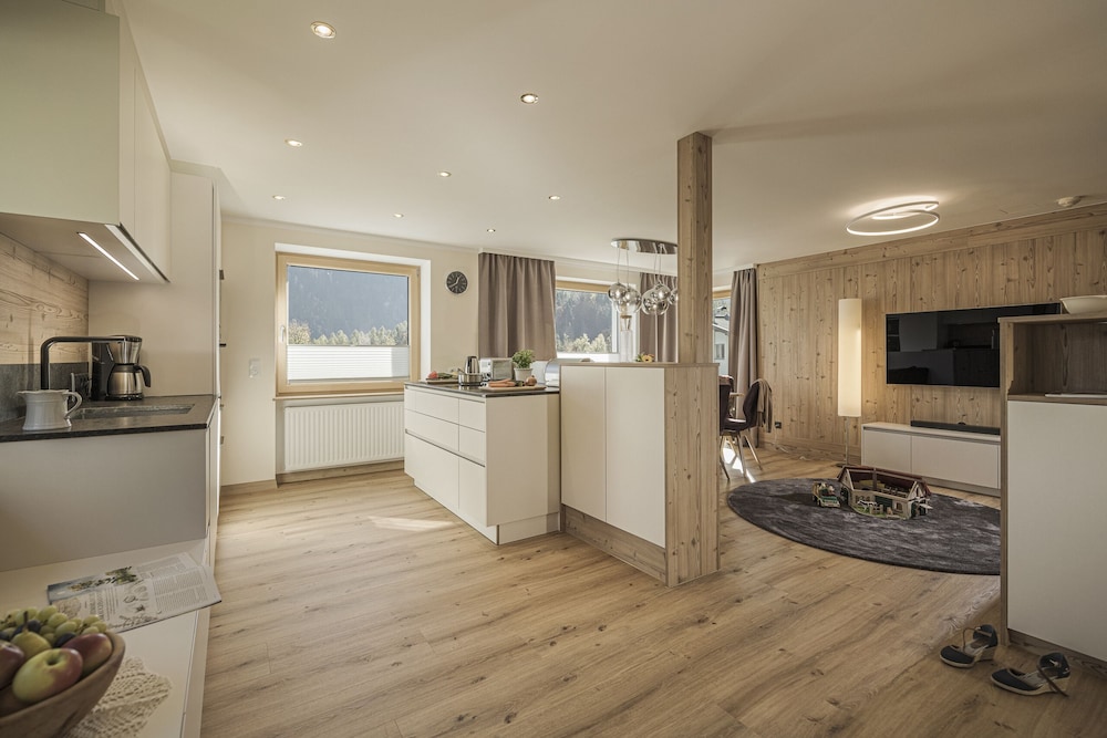 Apartment, 2 Bedrooms, Balcony, Mountain View