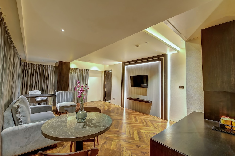 Premium Suite - Photo 5
