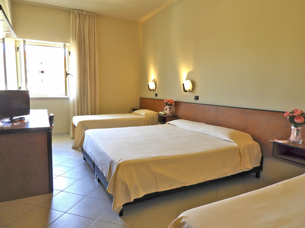 Basic Triple Room photo 1