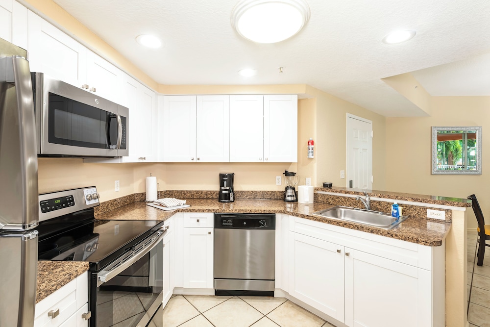Two Bedroom Suite - Photo 10