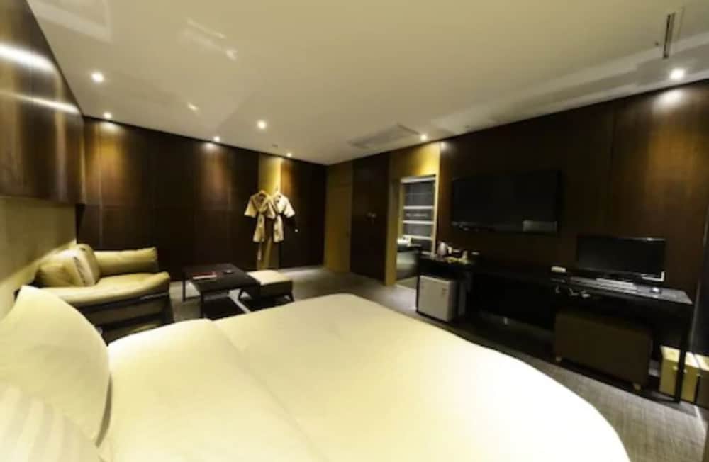Premium Double Room - Photo 2