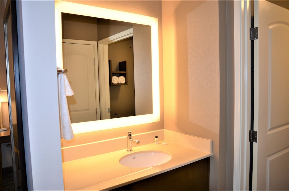 Suite, 2 Bedrooms, Accessible, Kitchen (Communications), photo 6