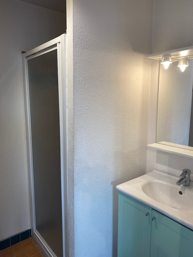 Classic Triple Room, Ensuite photo 3