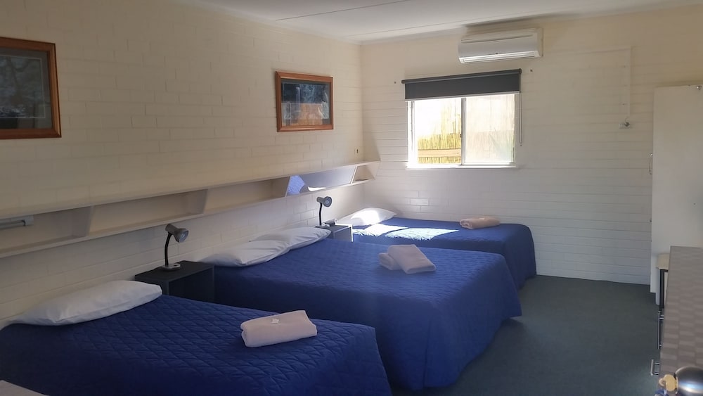 Standard Suite, 1 Bedroom, Non Smoking (Twin) photo 2
