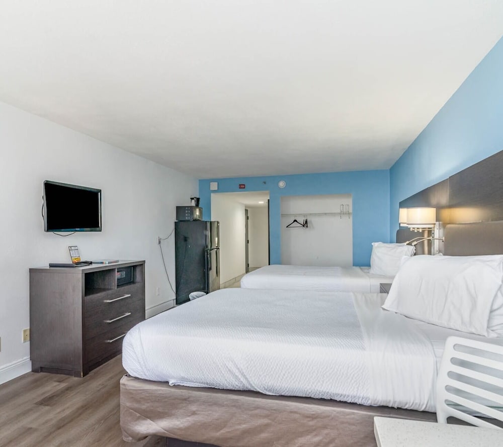 Oceanfront Room 2 Queen Beds No Balcony photo 3