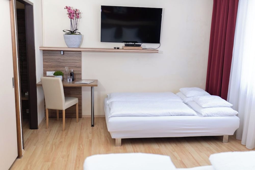 Quadruple Room - Photo 3
