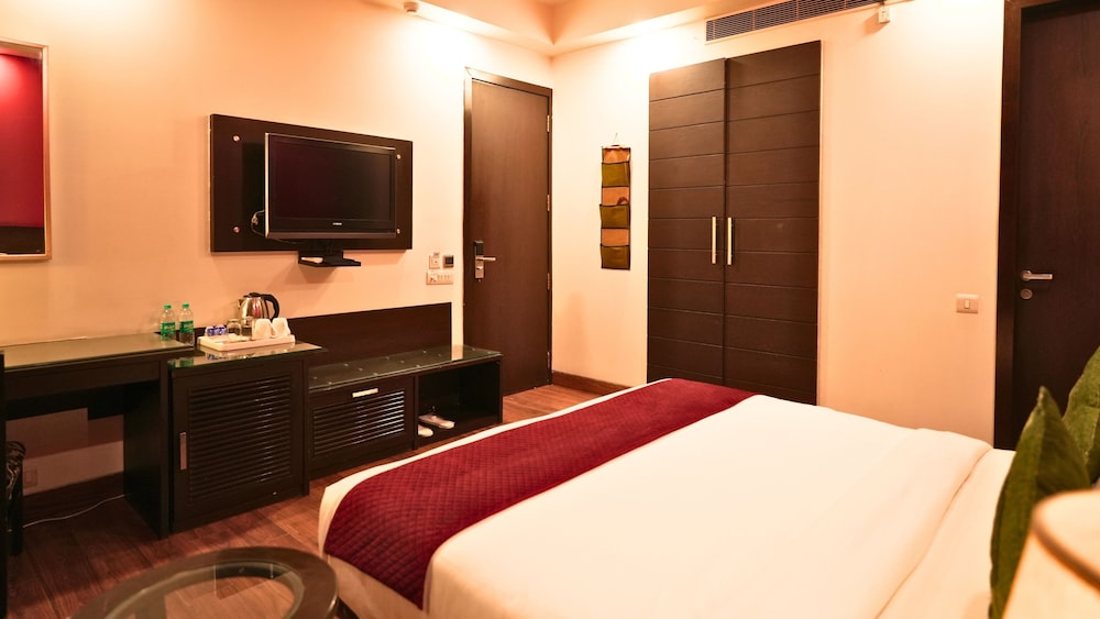 Deluxe Double or Twin Room - Photo 16