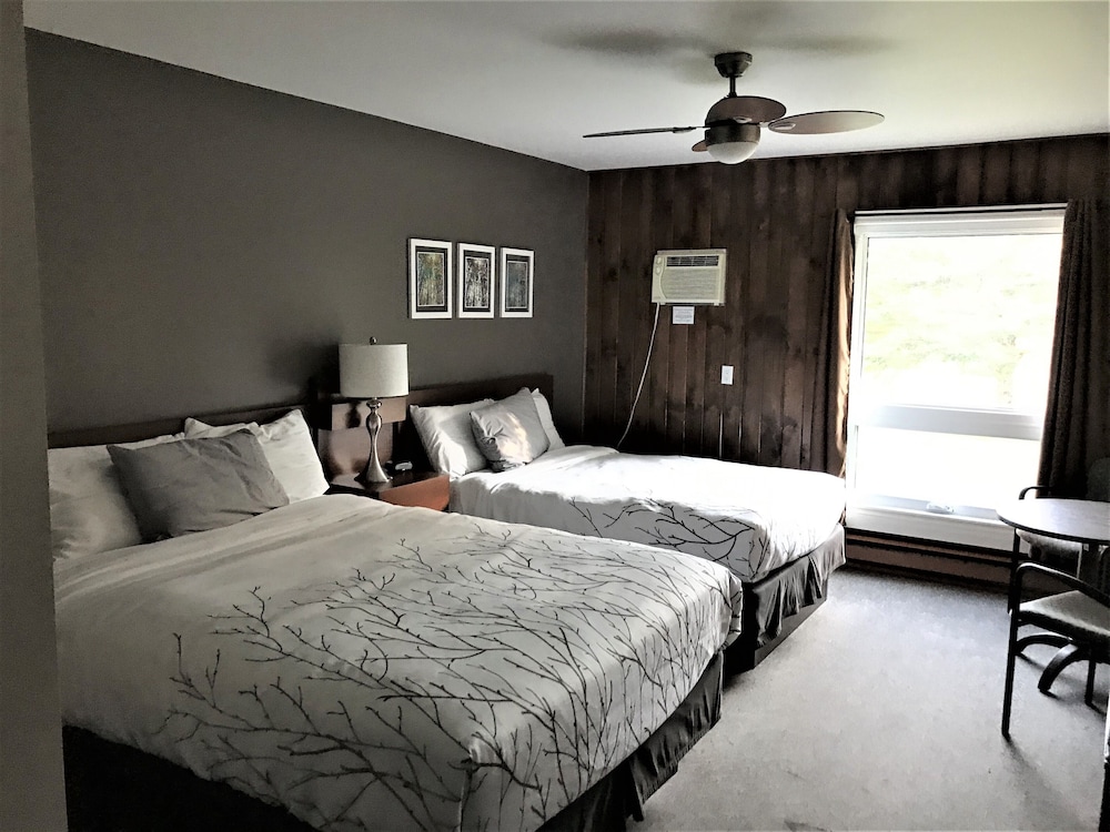 Double Deluxe Room (w/extra bed, easy water access) photo 2