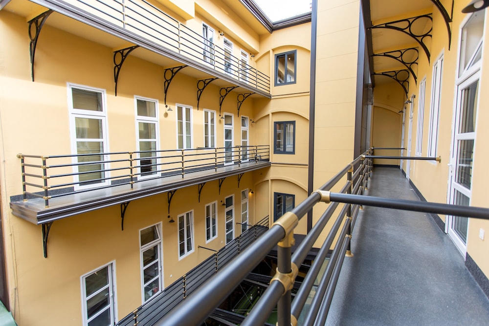 Heritage Room with Balcony photo 2