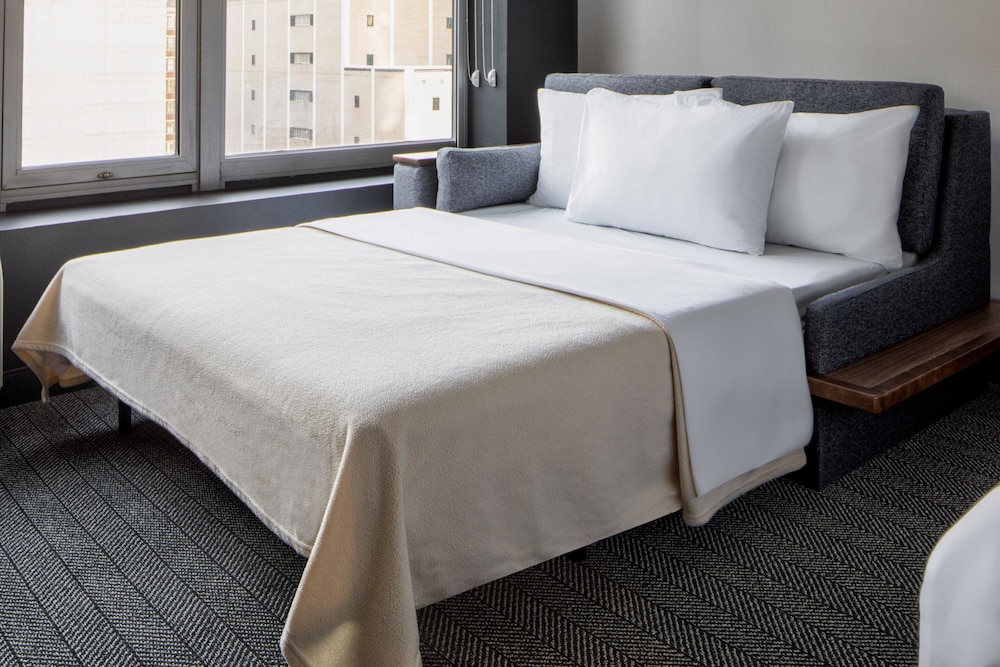 Suite, 1 Bedroom thumbnail 5